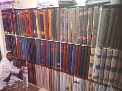 دلته هررقم مردانه اوزنانه رختونه په ارزانه بیعه ترلاسه کولای شی