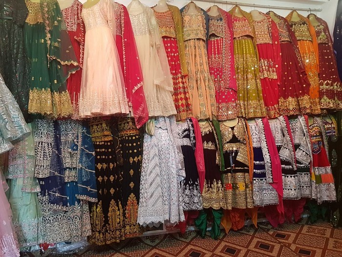 دلته هررقم مردانه اوزنانه رختونه په ارزانه بیعه ترلاسه کولای شی