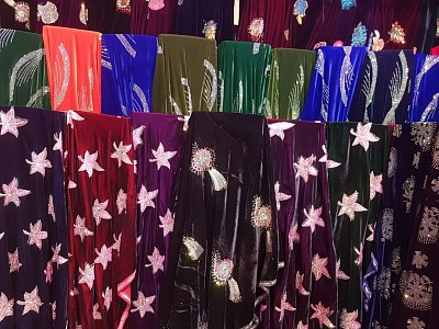 دلته هررقم مردانه اوزنانه رختونه په ارزانه بیعه ترلاسه کولای شی