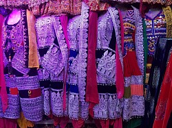 دلته هررقم مردانه اوزنانه رختونه په ارزانه بیعه ترلاسه کولای شی