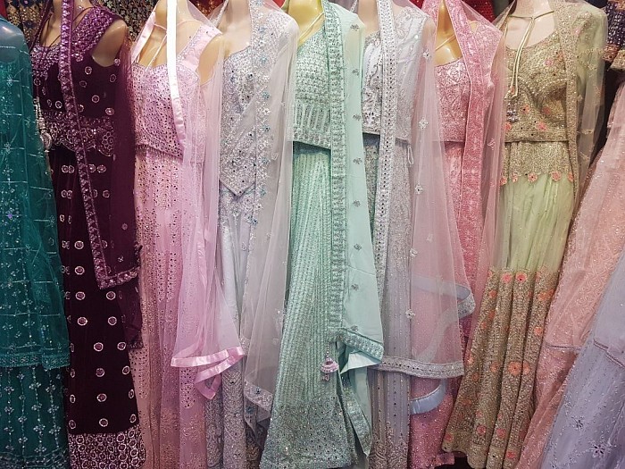 دلته هررقم مردانه اوزنانه رختونه په ارزانه بيعه ترلاسه كولاي شي