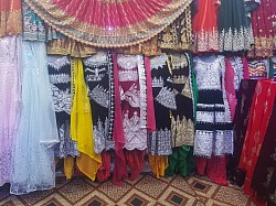 Qariziaratgulghuyoor@gmail.com